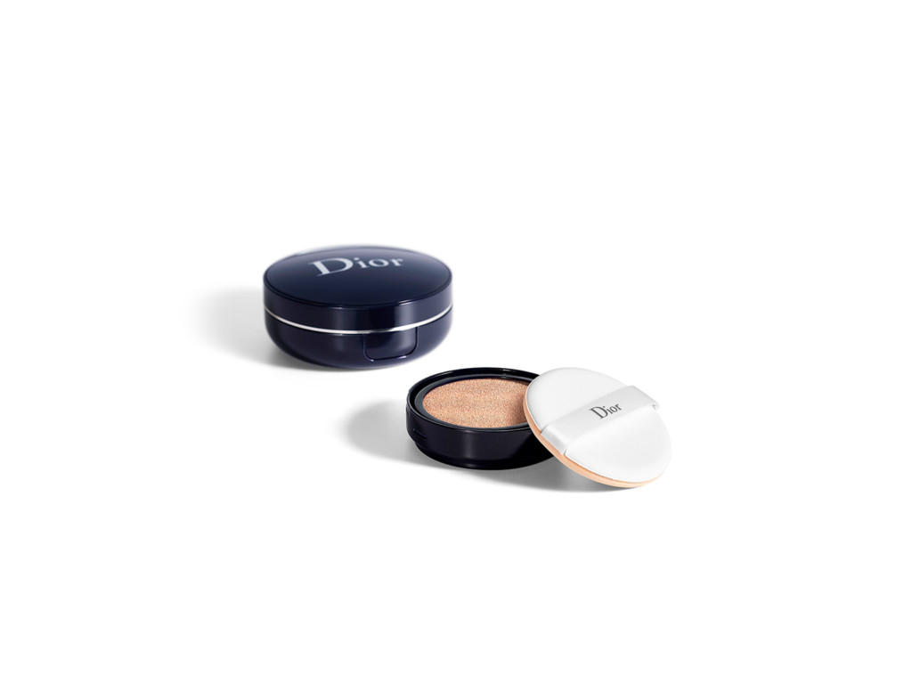 Mais House  Phấn nước Chanel Le Blanc Fond de teint compact huile dans  creme Giá giảm siêu đẹp  1550k Cushion Chanel Le Blanc OilInCream  Compact Foundation độ che phủ khá